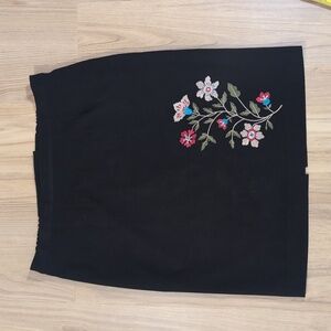 August Max Women Black Embroidered Midi Skirt